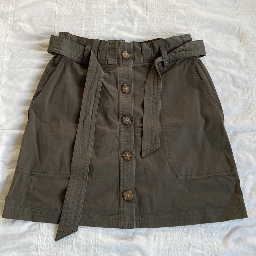 Abercrombie - tie front cargo skirt